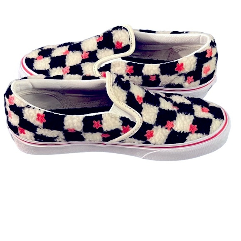 NWT Vans Classic Slip On Pink & Black Sherpa Sz 6.5/7 Women
